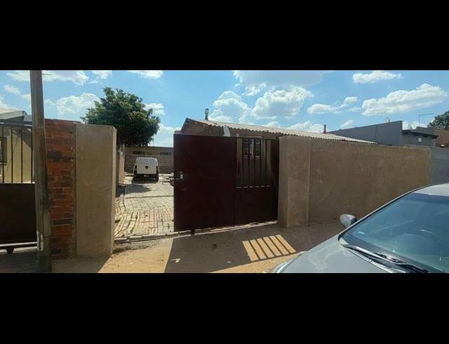 1 BEDROOM HOUSE FOR SALE IN MEADOWLANDS